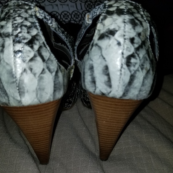 👠PRE-LOVED👠 Nicole Miller Sandals - Picture 4 of 5